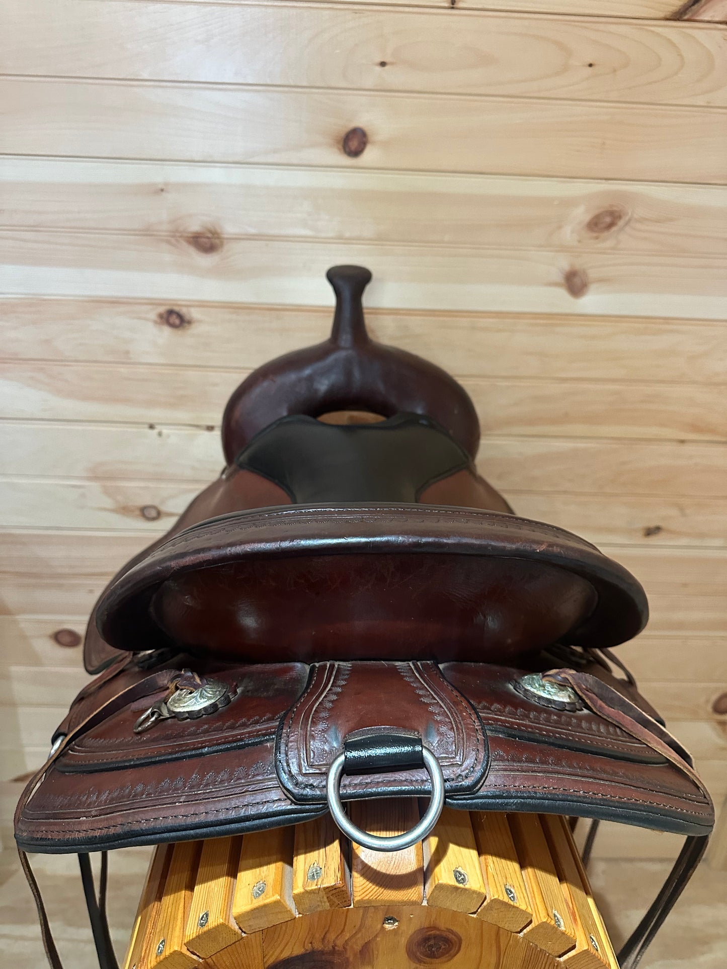 16” Circle Y Omaha Flex2 Western Trail Saddle model 1554