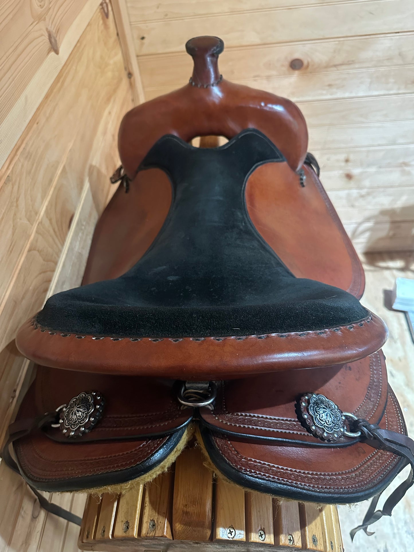 16.5” Allegany Mountain Saddlery All Around Western Trail Saddle