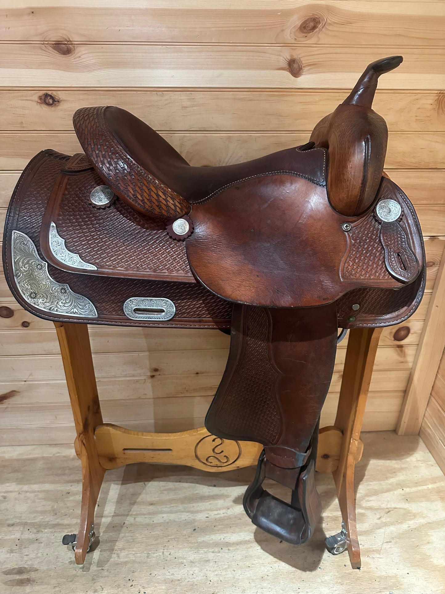 15” Crates Western Show Saddle Model 137