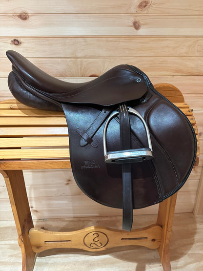 17” Stubben Juventus Close contact/Jumping Saddle 32cm