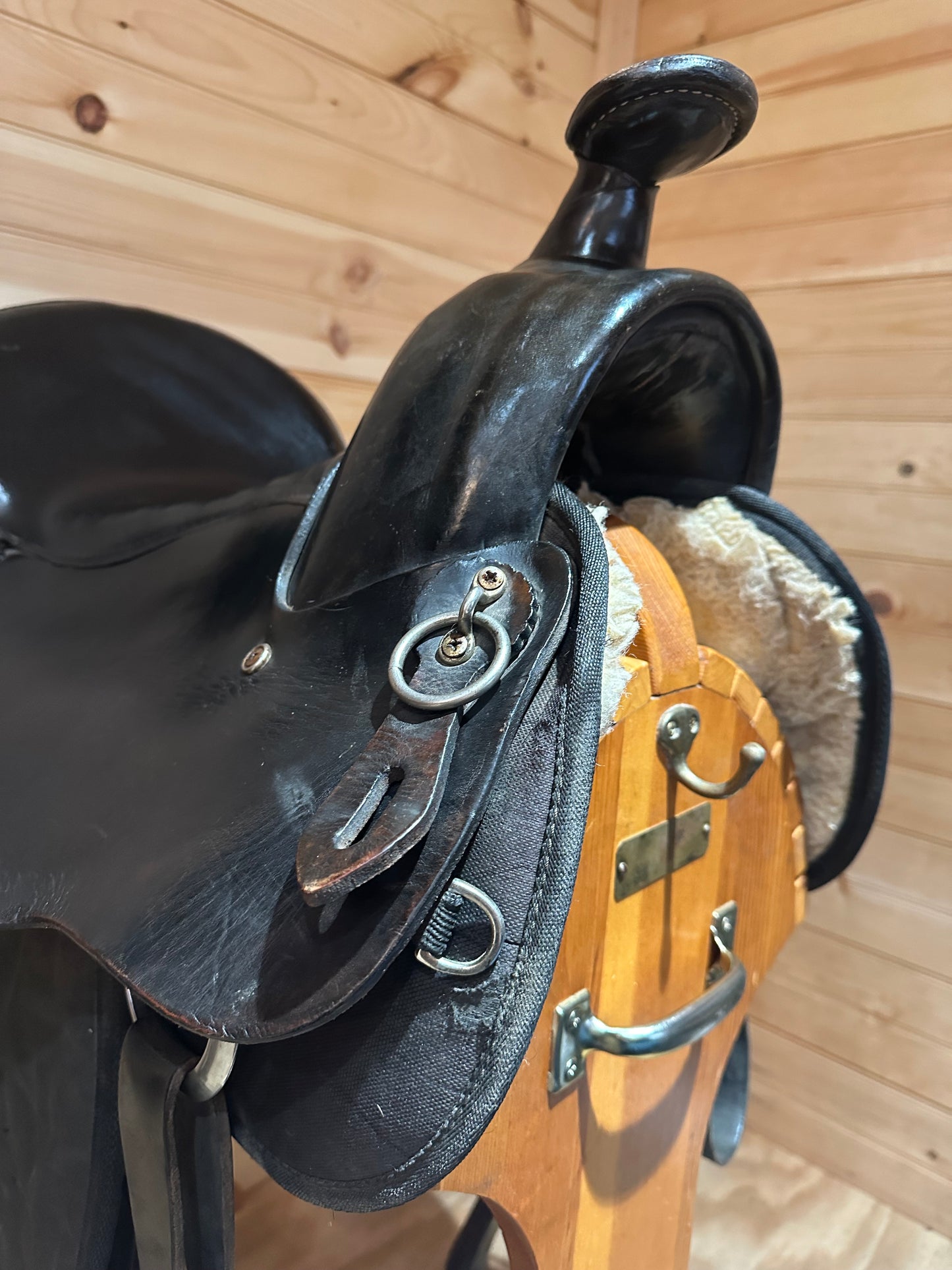 16” Crest Ridge Sentry Lite Western Trail Saddle