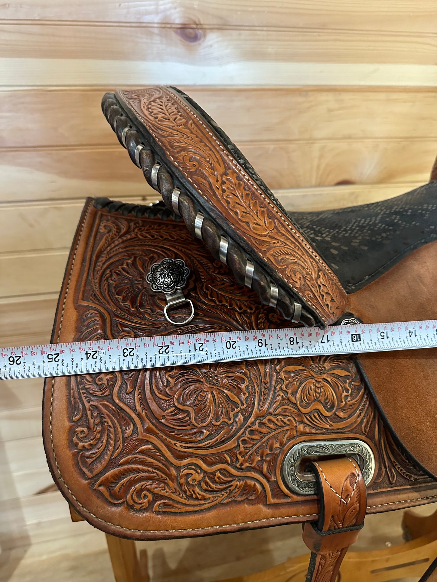 16” Circle Y High Horse Jewel Western Barrel Saddle Model 6224 (2017)