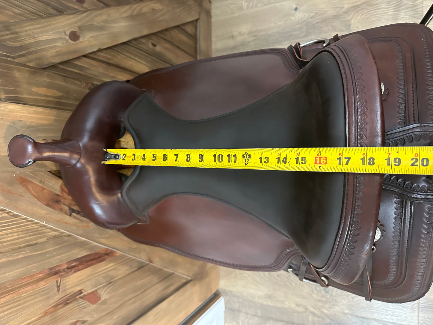 17” Circle Y Topeka Flex2 Western Trail Saddle - Wide