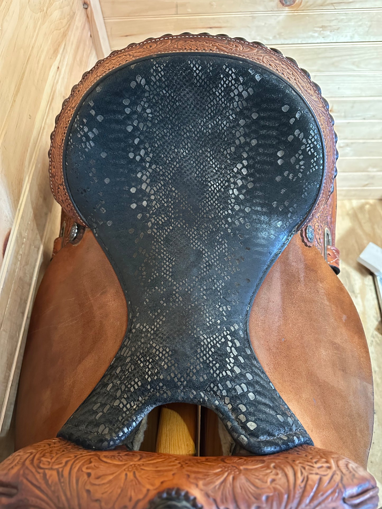 16” Circle Y High Horse Jewel Western Barrel Saddle Model 6224 (2017)