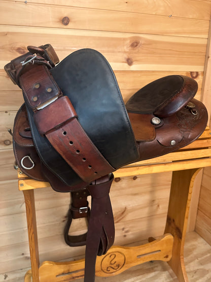 16” Circle Y Arabian Round Skirt Western Trail Saddle Model 2126