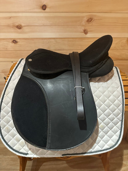 17” Riviera All-Purpose Synthetic English saddle