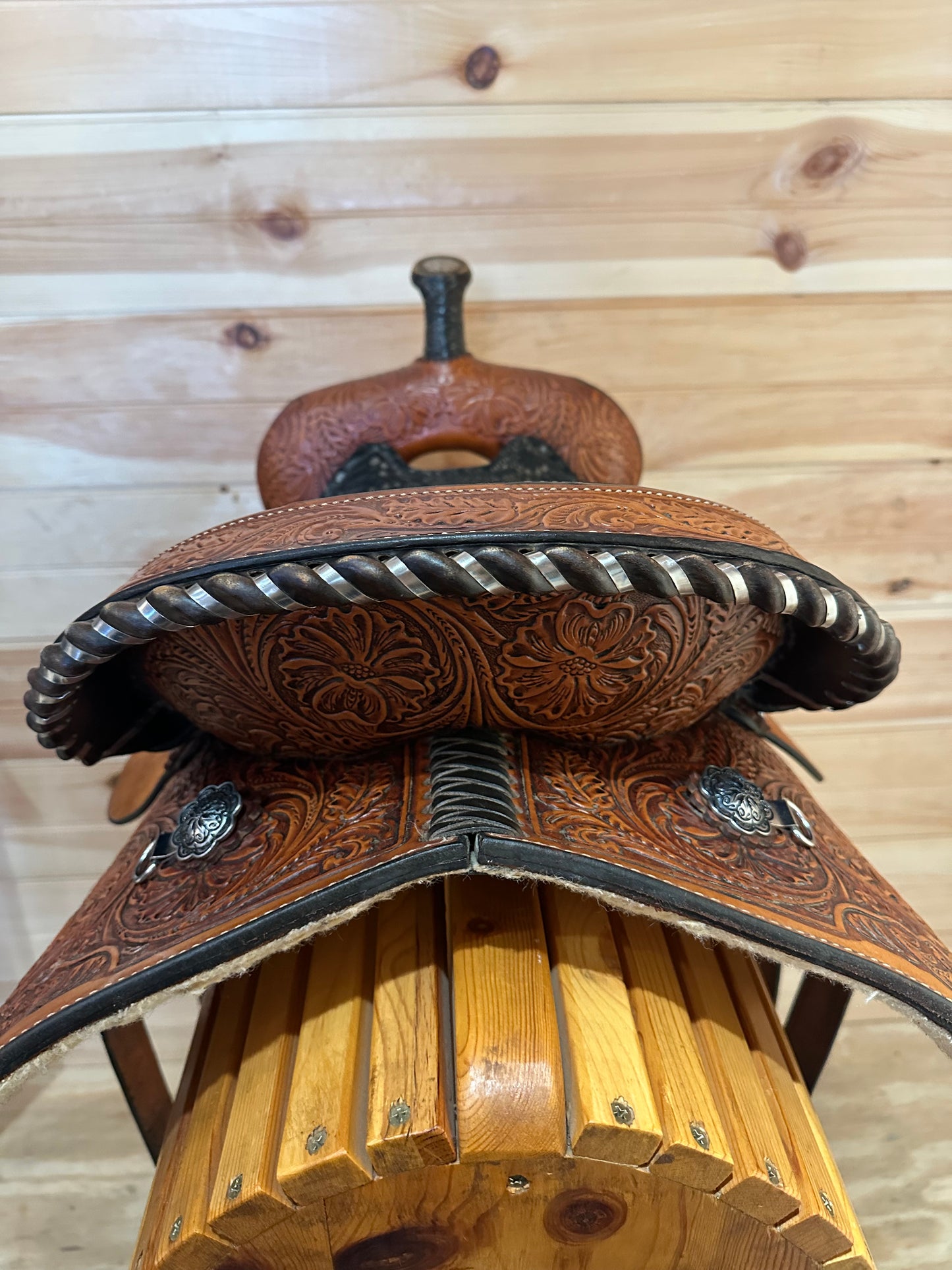 16” Circle Y High Horse Jewel Western Barrel Saddle Model 6224 (2017)