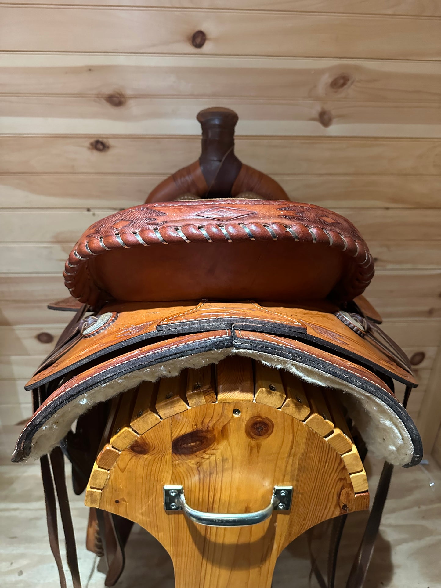 16” Dakota Saddlery Roping Saddle Model 210C