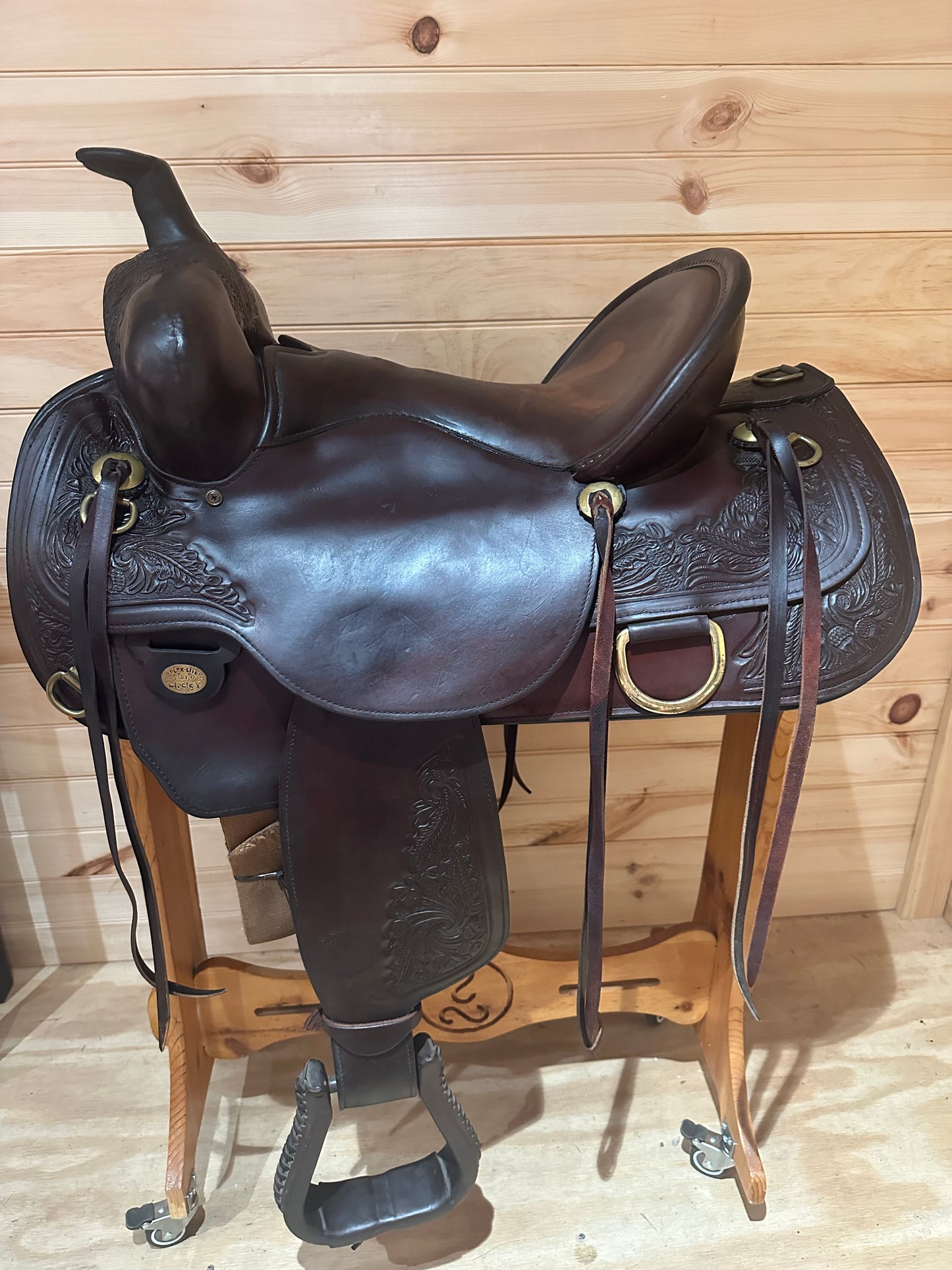 16” Circle Y Carlsbad Flex-Lite Western trail saddle Model 2376