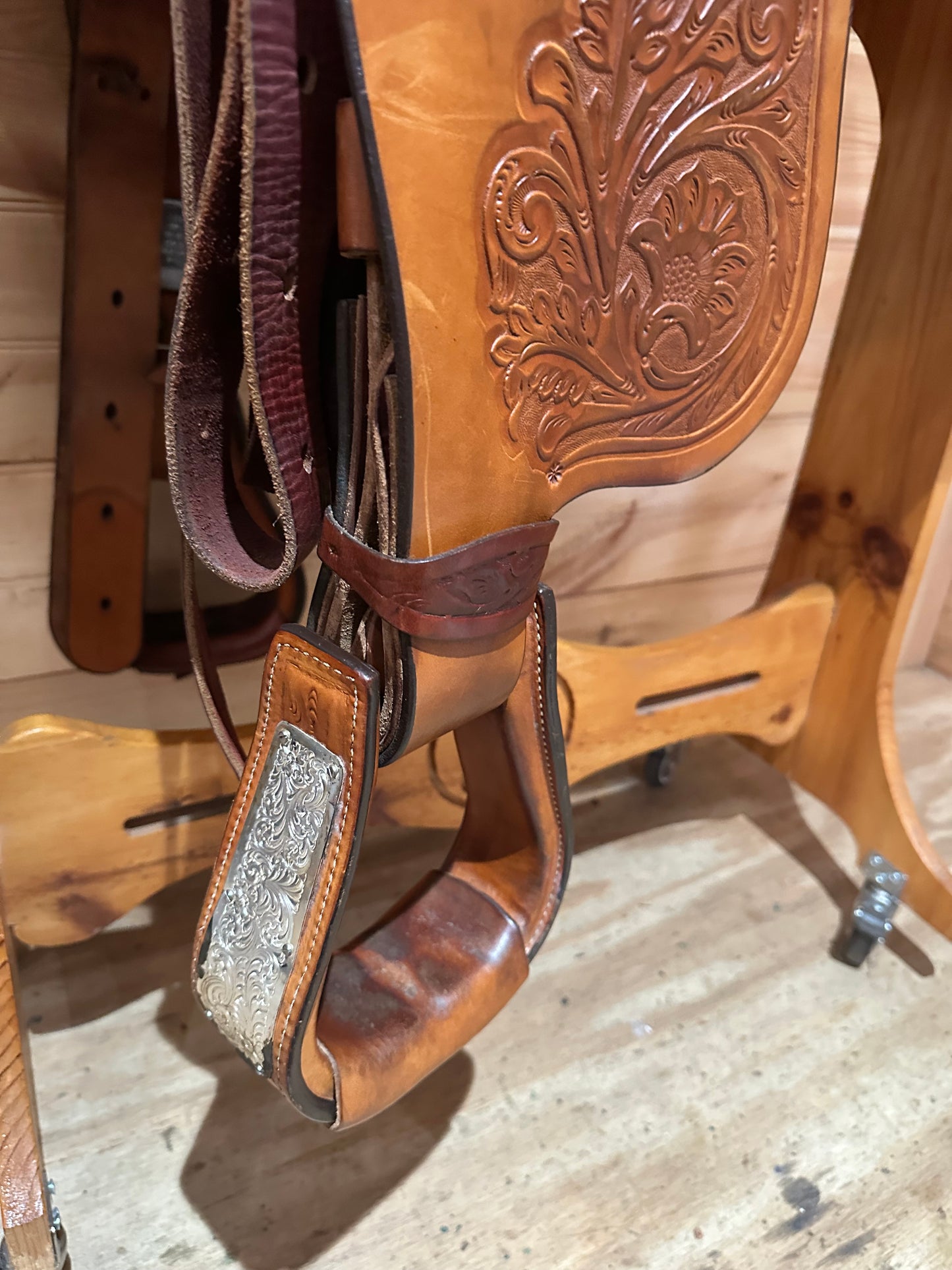 15” Crates Western Show Saddle Model 126