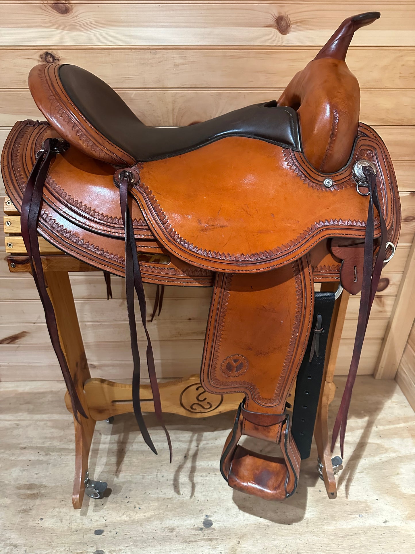 16” Circle Y Omaha Flex-Lite Round Skirt Western Trail Saddle Model 1554