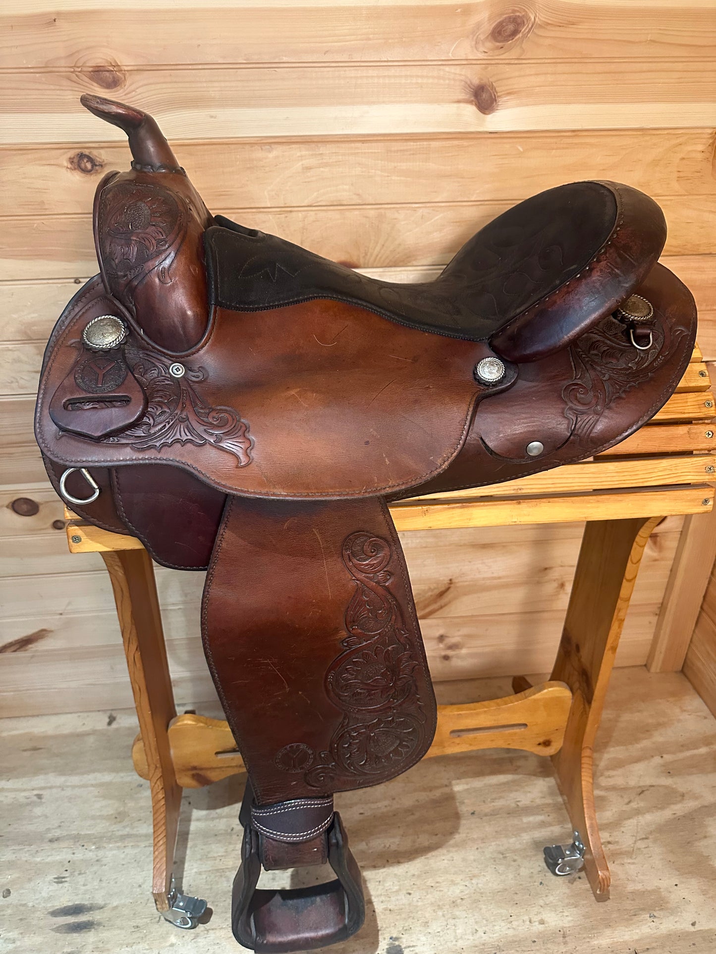 16” Circle Y Arabian Round Skirt Western Trail Saddle Model 2126