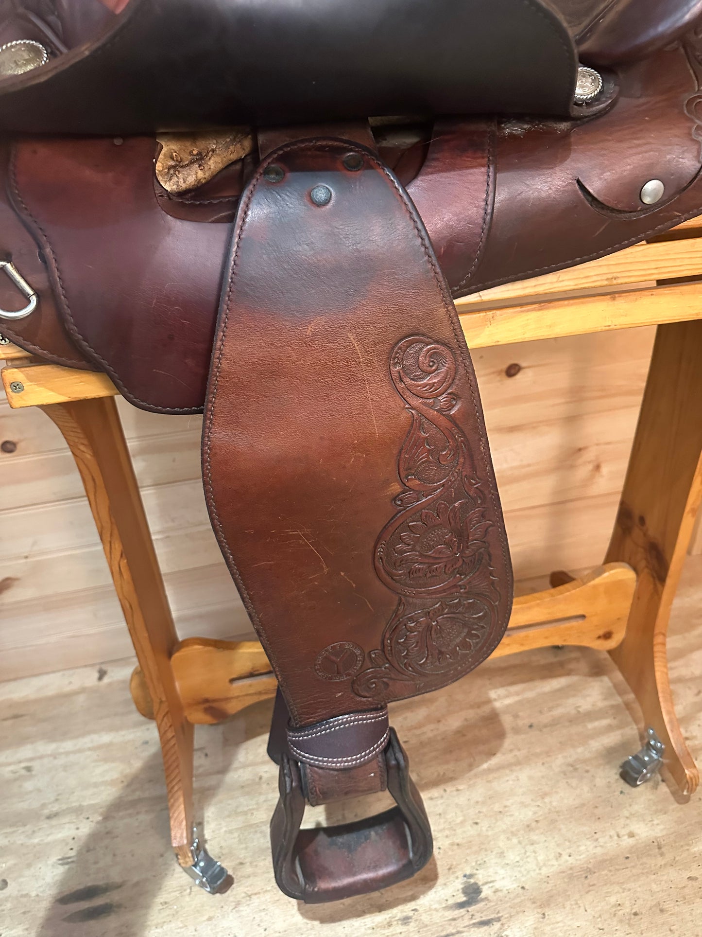 16” Circle Y Arabian Round Skirt Western Trail Saddle Model 2126
