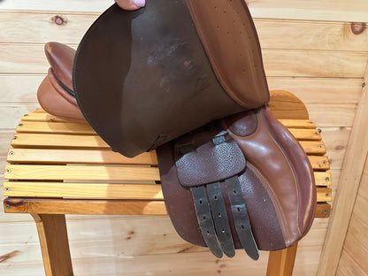 17.5” B.T. Crump Close contact/Jumping Saddle