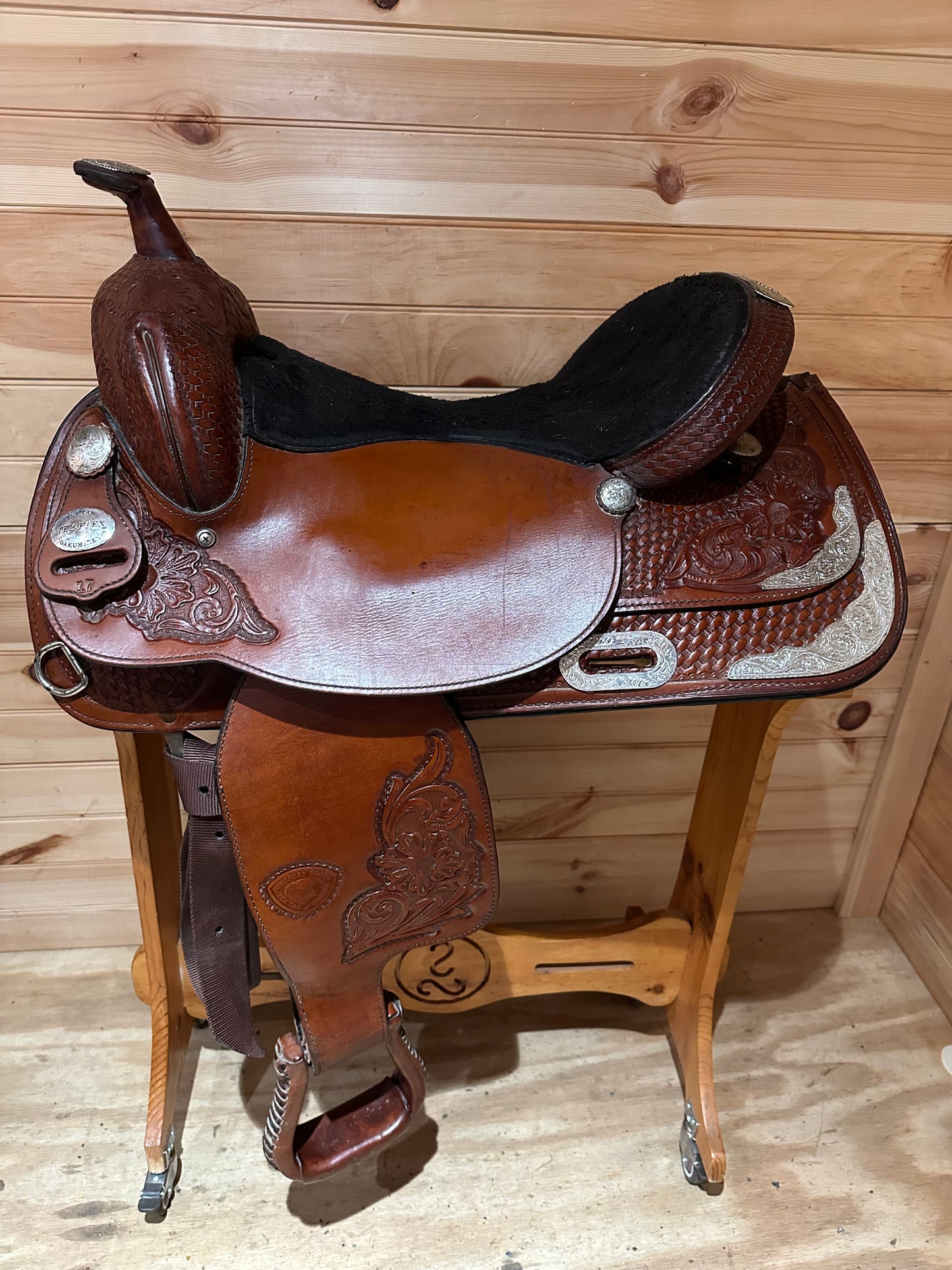 17” Tex Tan Hereford Tex-Flex Western Show Saddle Model 08-TF403-P7