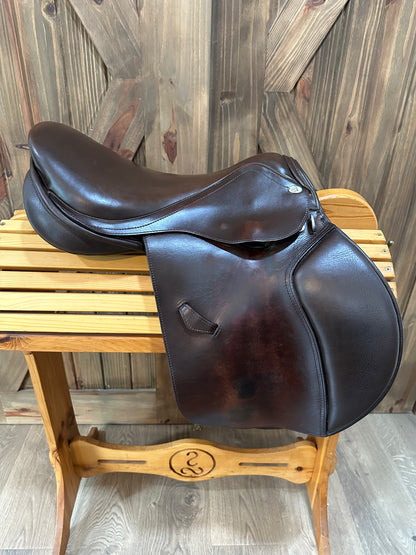 17” Duett Bravo X-Wide 36cm Close Contact Jumping Saddle