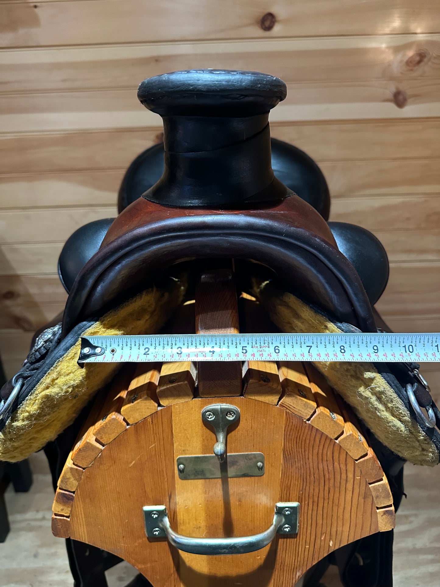 16.5” Allegany Mountain Saddlery Wade Trail Saddle