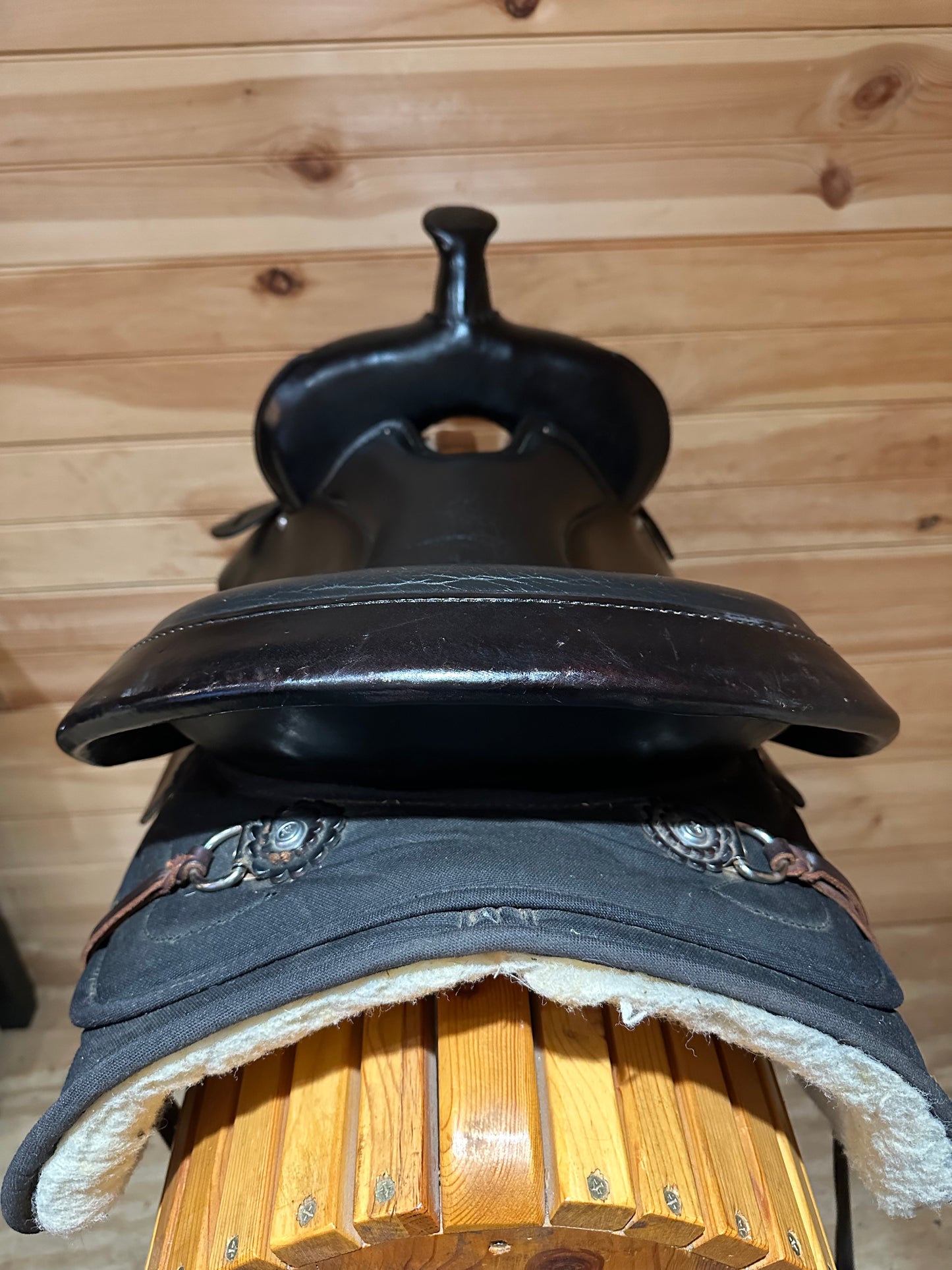 16” Circle Y High Horse Lockhart Western Trail Saddle Model 6910