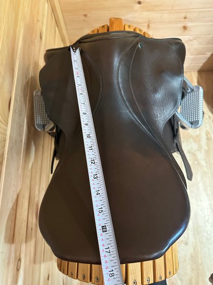 17.5” Stubben Genesis Deluxe CC Jumping Saddle (31cm)