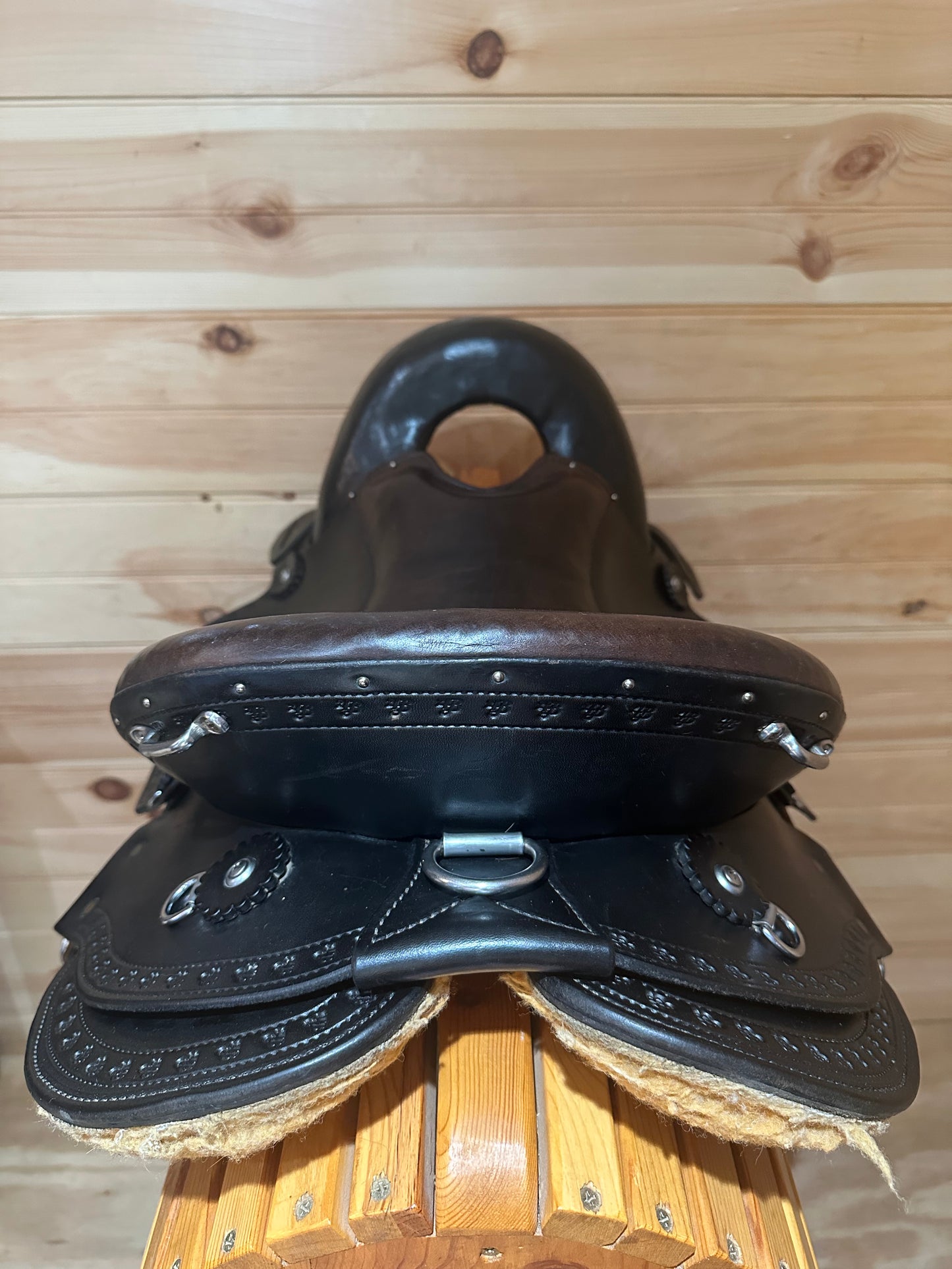 16” Imus 4-Beat Endurance Trail Saddle