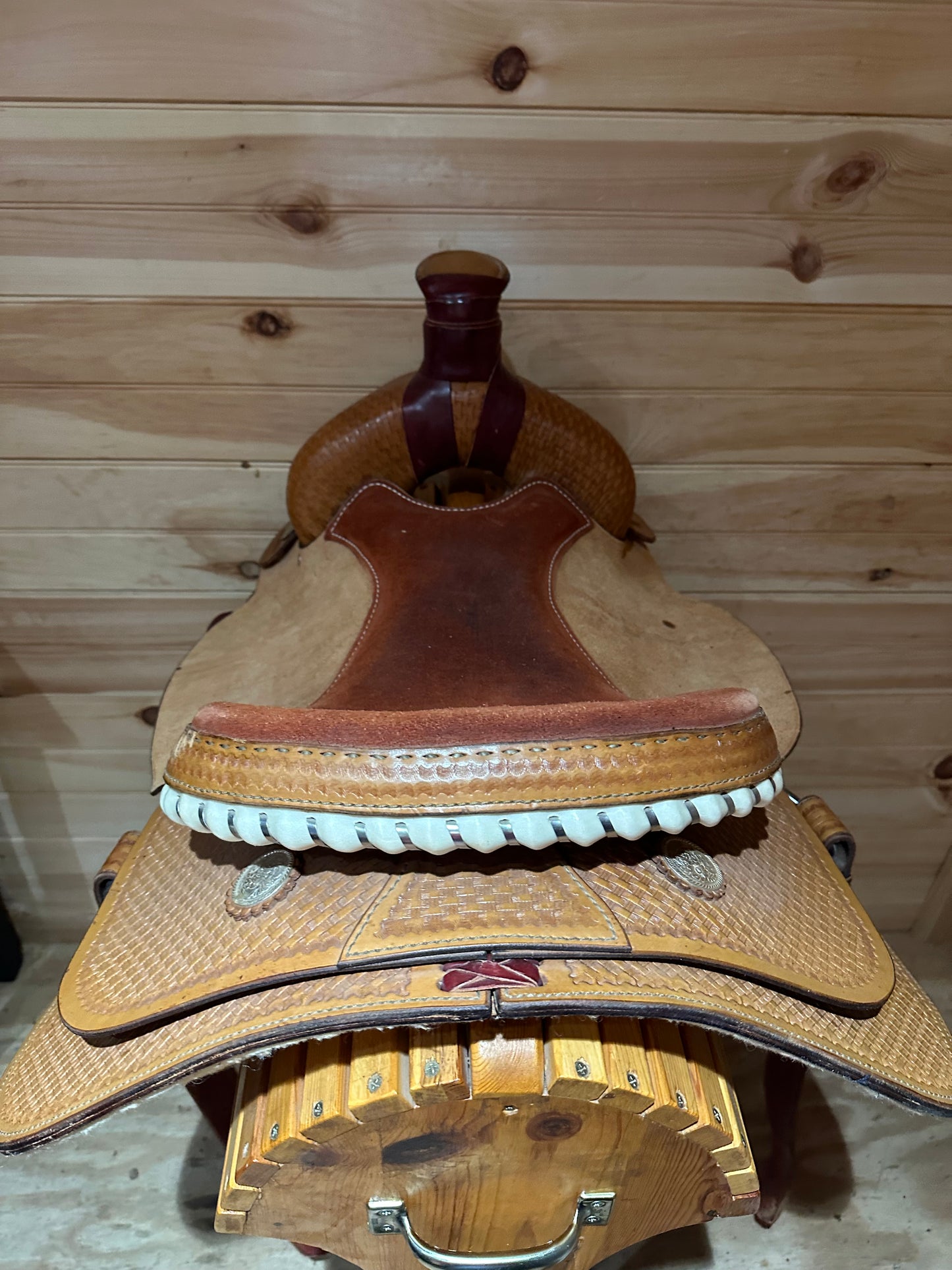 15.5” Bona Allen Western Roping Saddle Model 9233