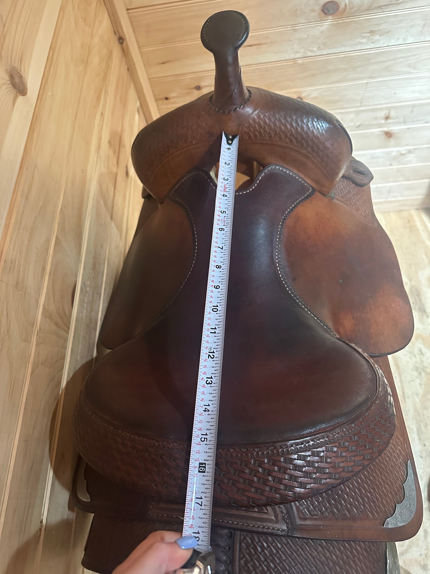 15” Crates Western Show Saddle Model 137