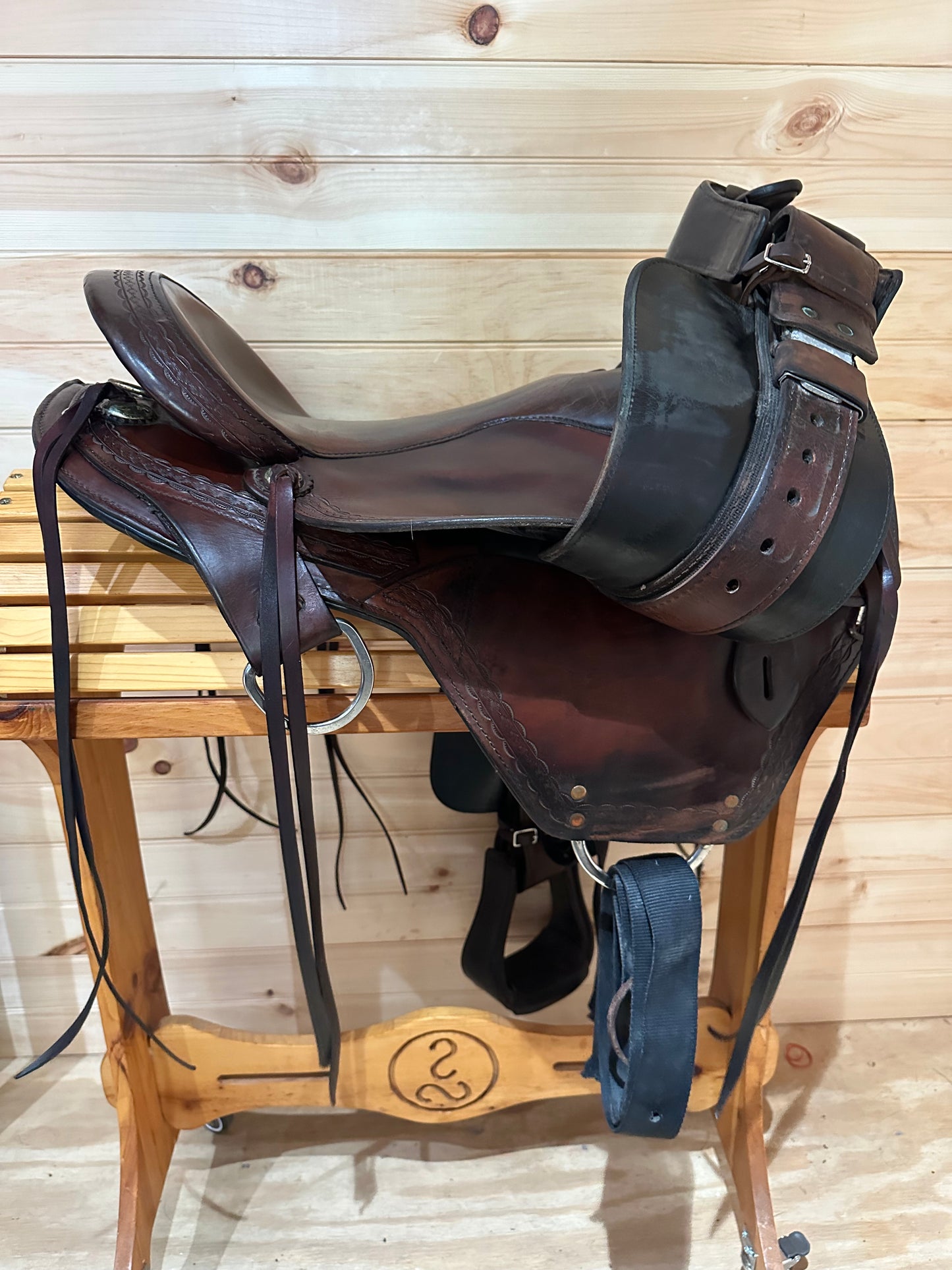 16” Circle Y Flagstaff Flex-Lite Western trail saddle Model 1571