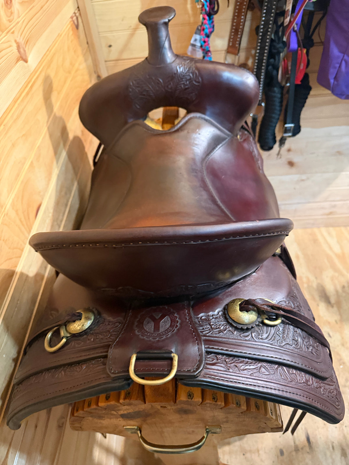 16” Circle Y Carlsbad Flex-Lite Western trail saddle Model 2376