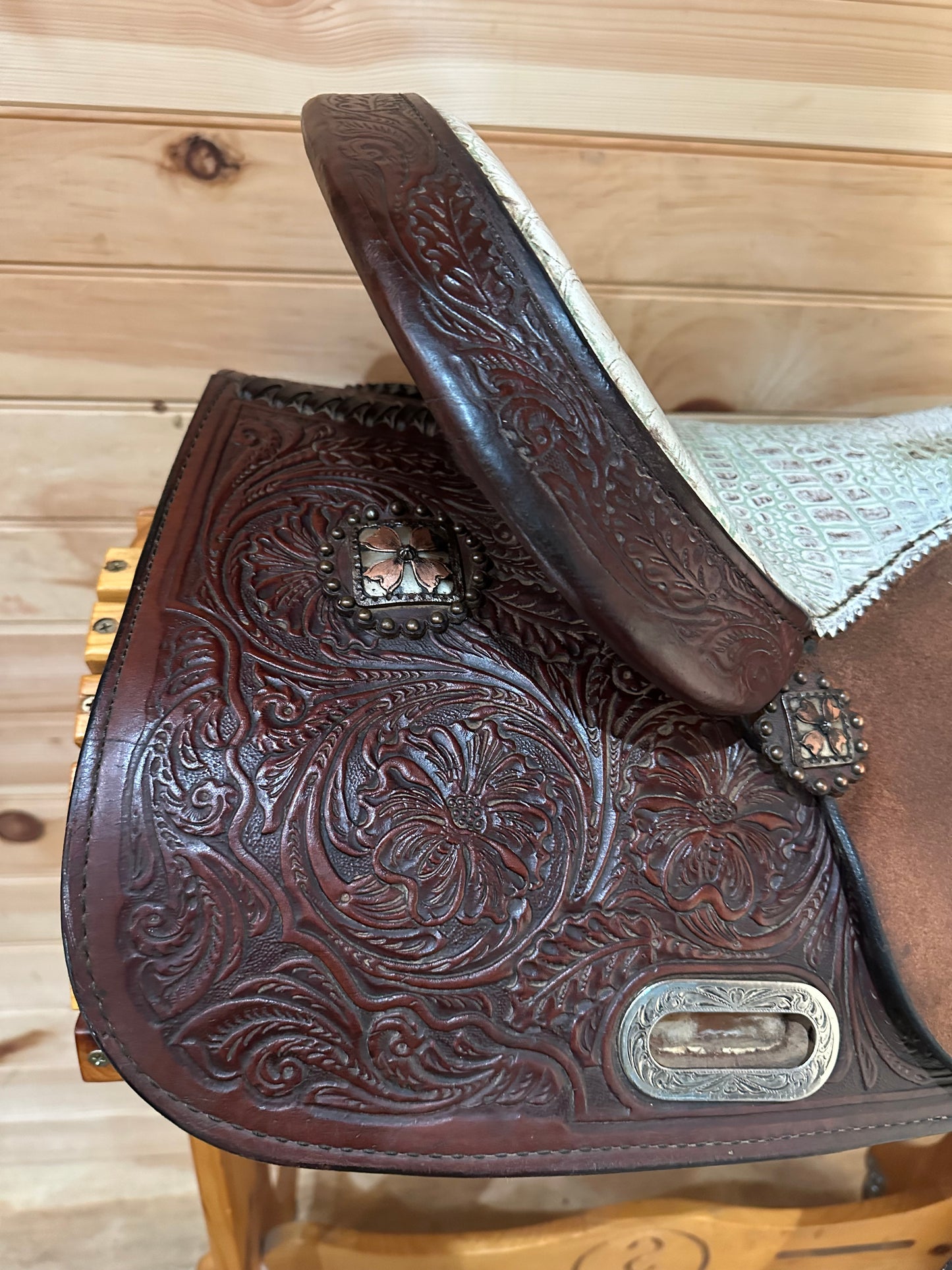 15” Circle Y High Horse RunAway Gator Barrel Saddle Model 6223