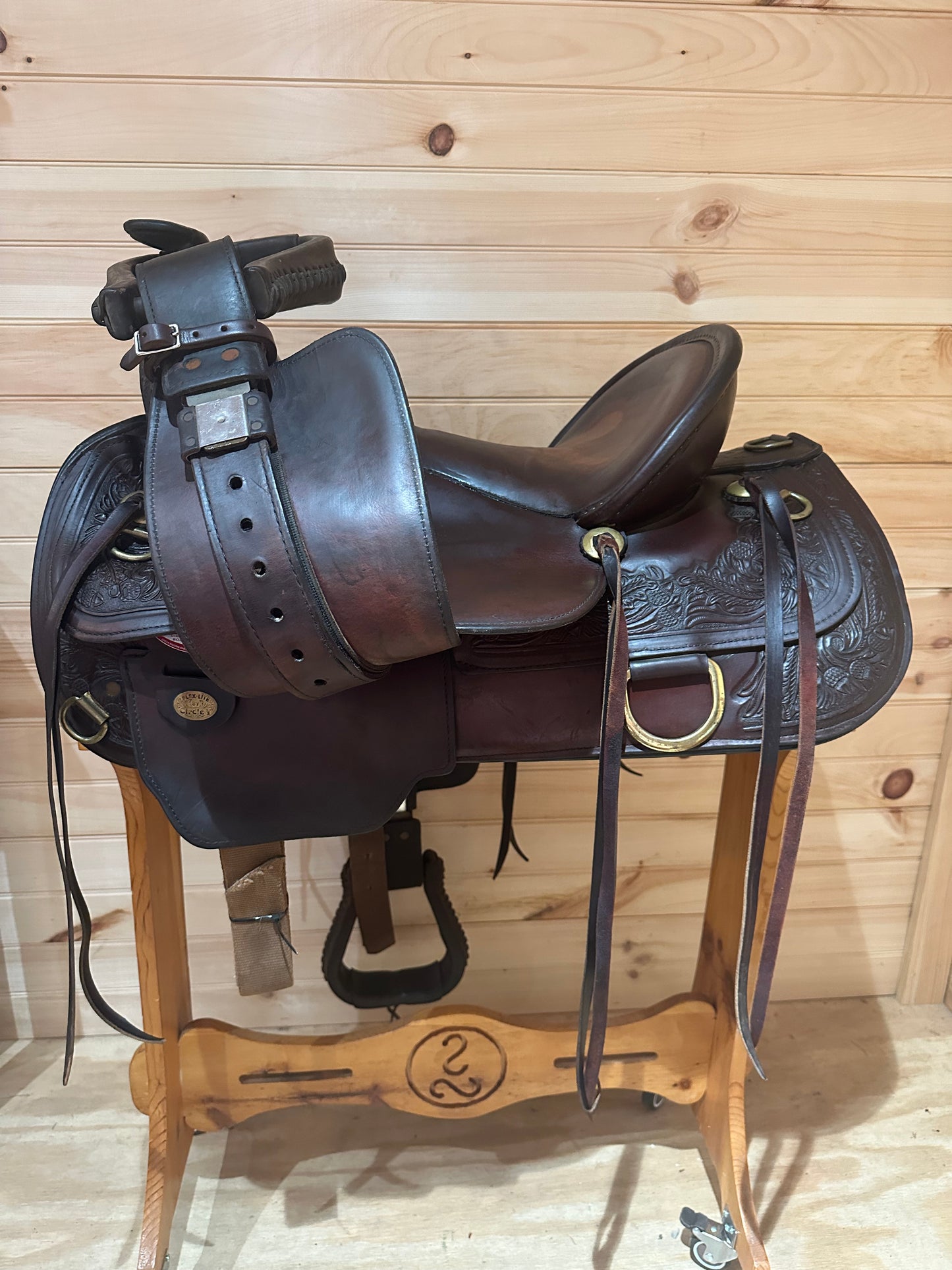 16” Circle Y Carlsbad Flex-Lite Western trail saddle Model 2376