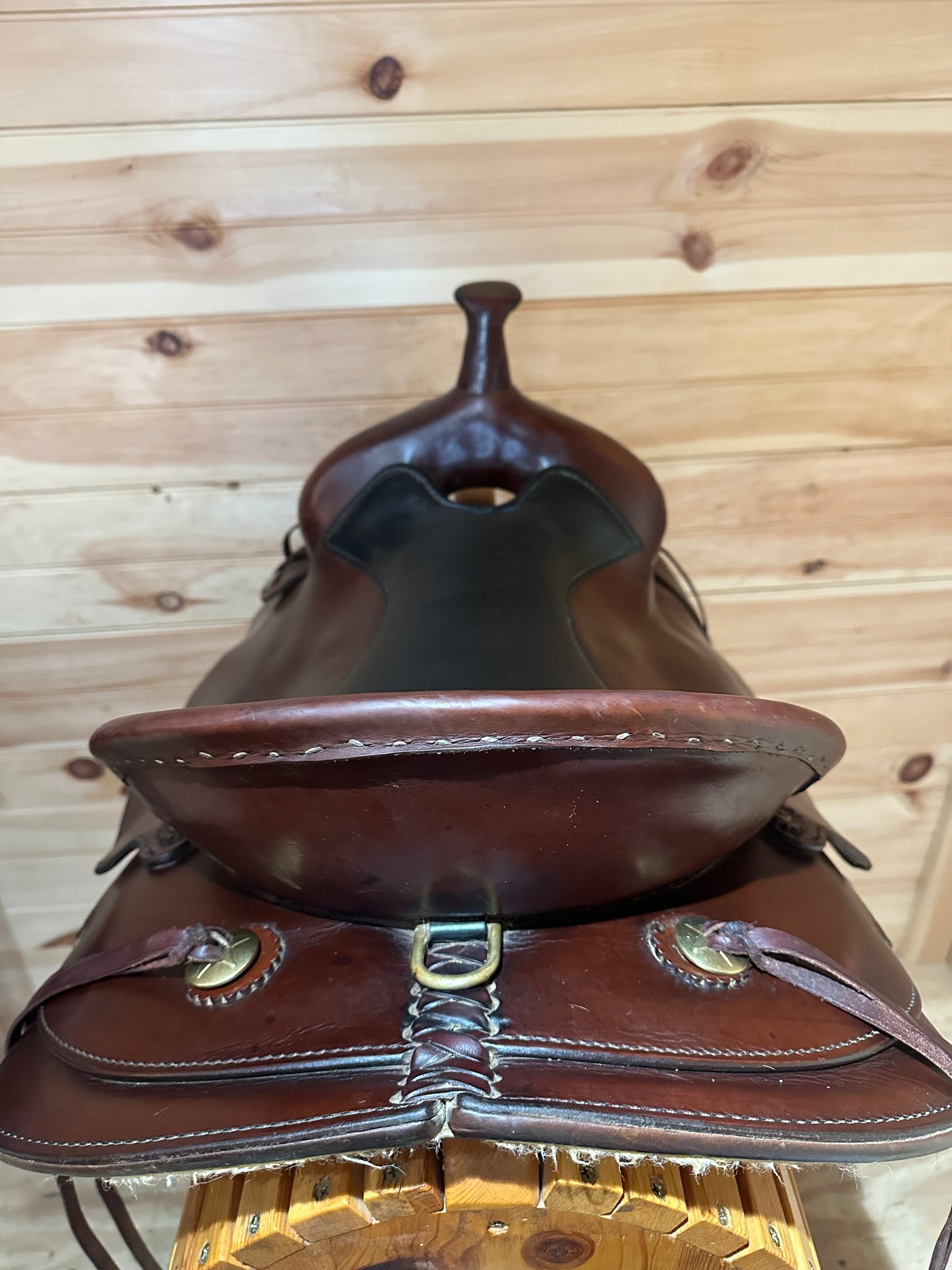 17” Circle Y Flex-Lite Round Skirt Western Trail Saddle Model 2374