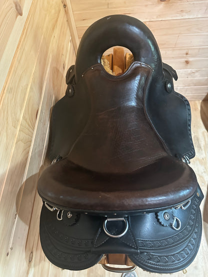16” Imus 4-Beat Endurance Trail Saddle