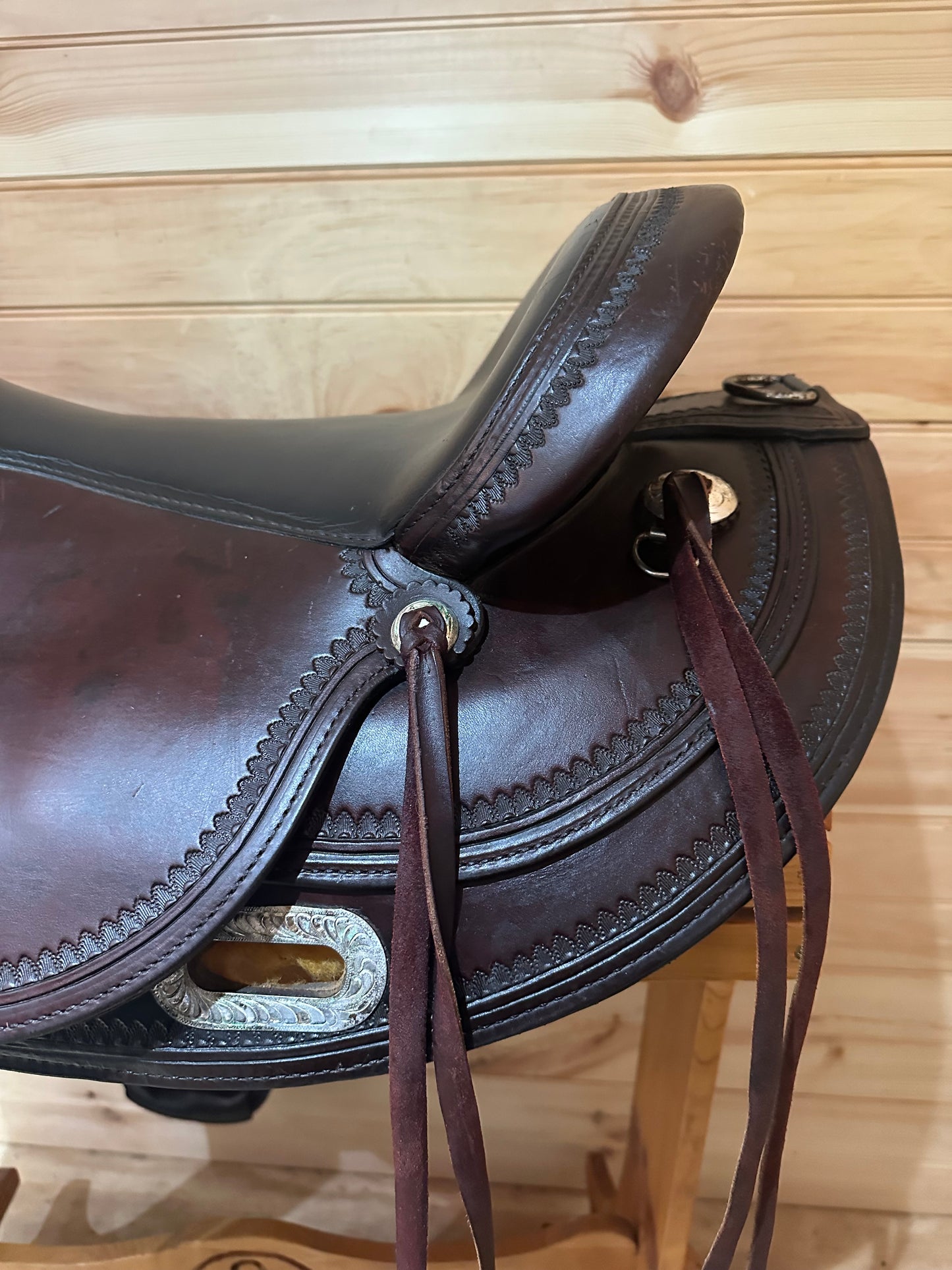 17” Circle Y Omaha Flex-Lite Round Skirt Western Trail Saddle Model 1554