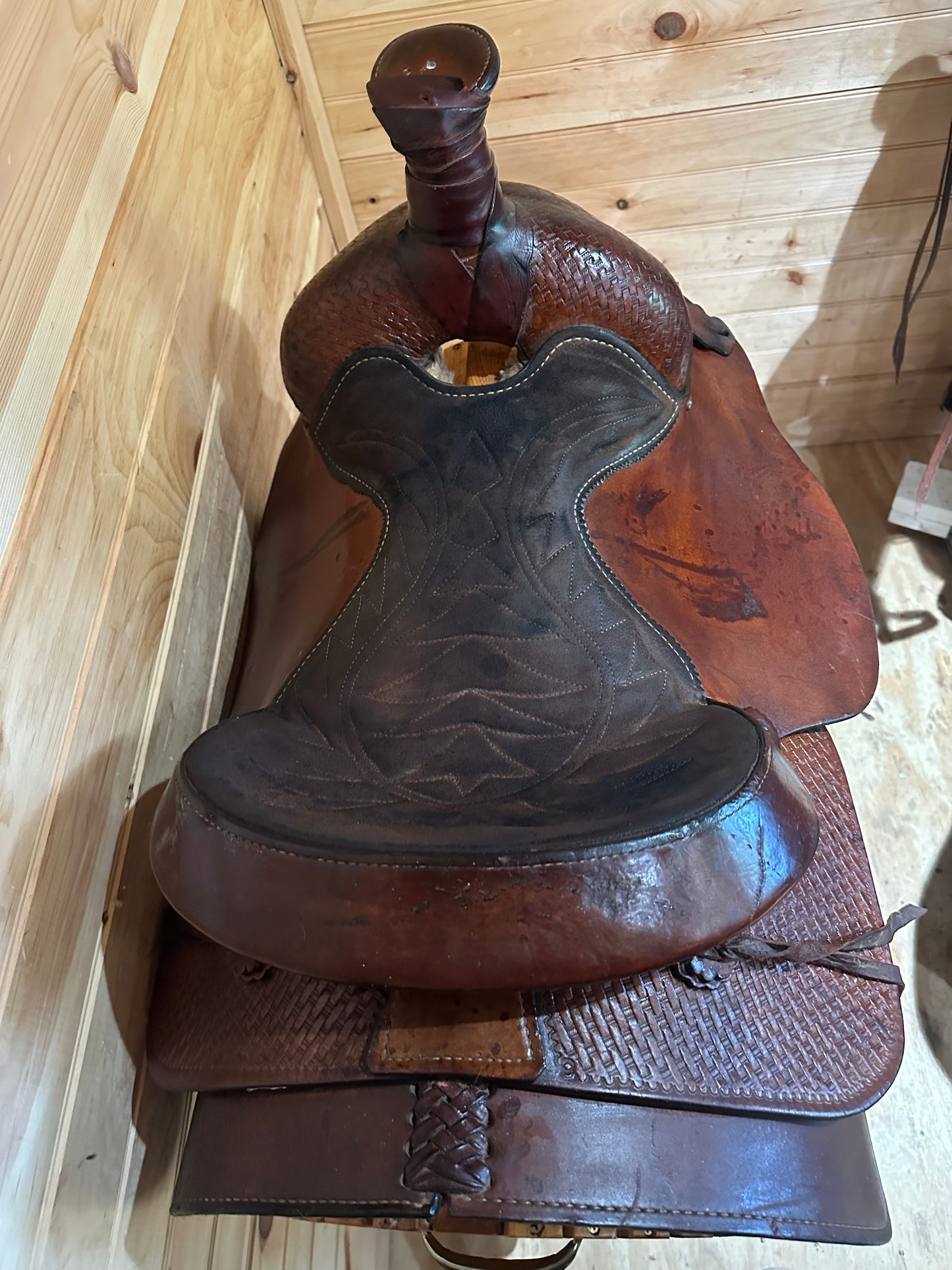 15.5” Double R Red Ranger Roping Western Saddle