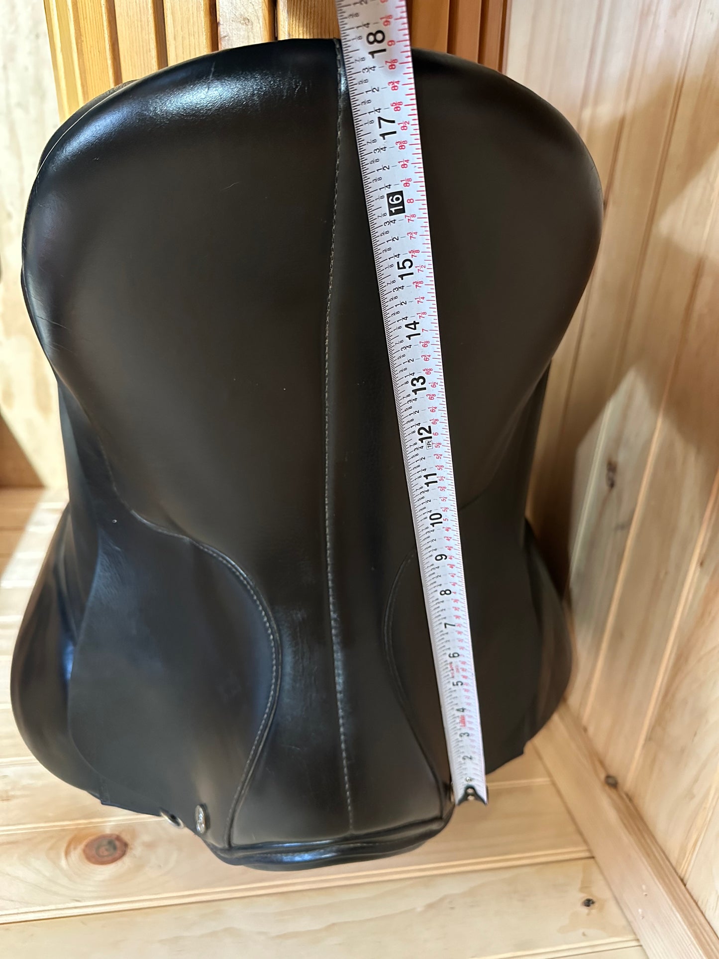 18” Duett Bravo Dressage Saddle (XW 36)