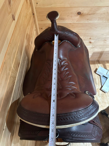 17.5” Tucker Ranch Hand Western Trail Saddle Model 250