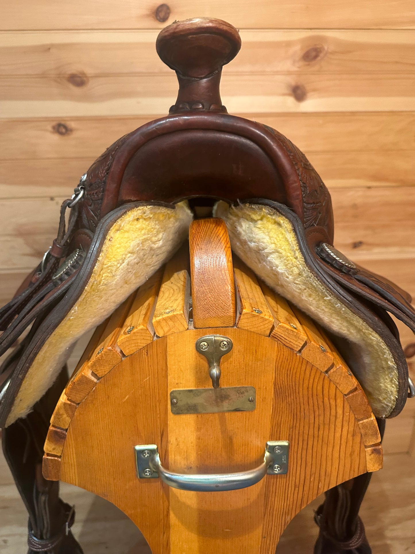 16” Circle Y Arabian Round Skirt Western Trail Saddle Model 2126