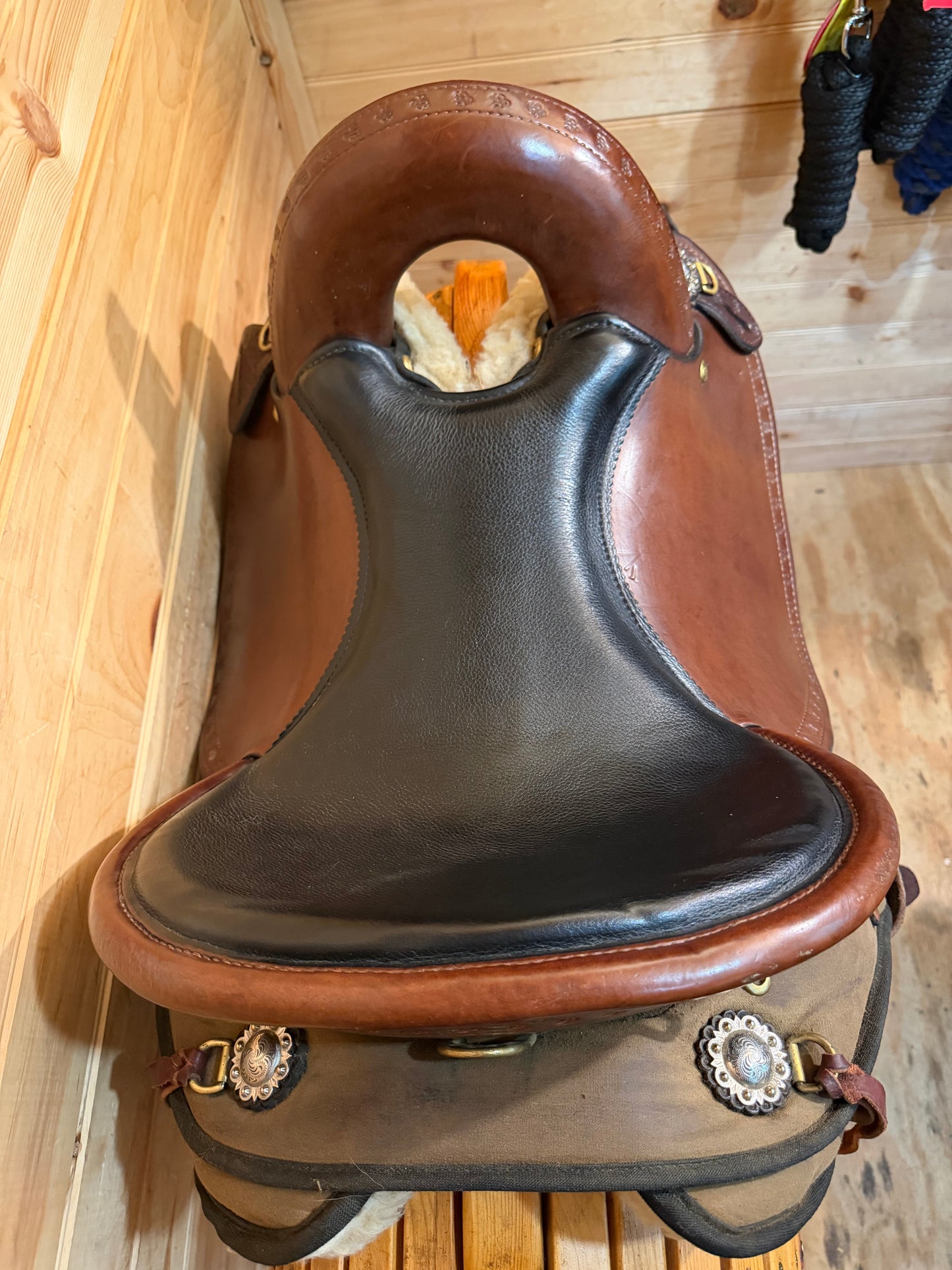 15” Imus 4-Beat Elite Gaited Endurance Trail Saddle & Matching Breast Collar