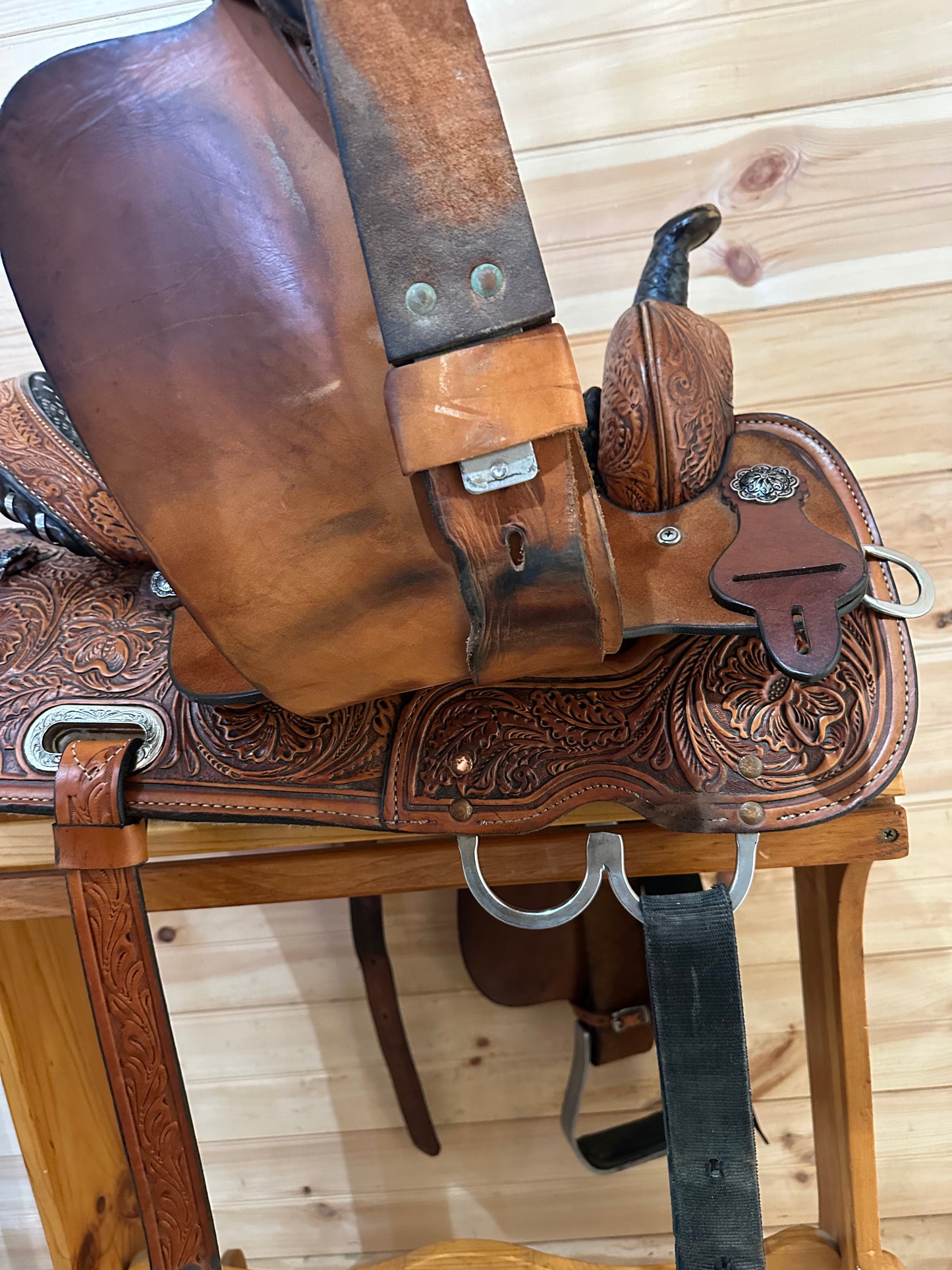 16” Circle Y High Horse Jewel Western Barrel Saddle Model 6224 (2017)
