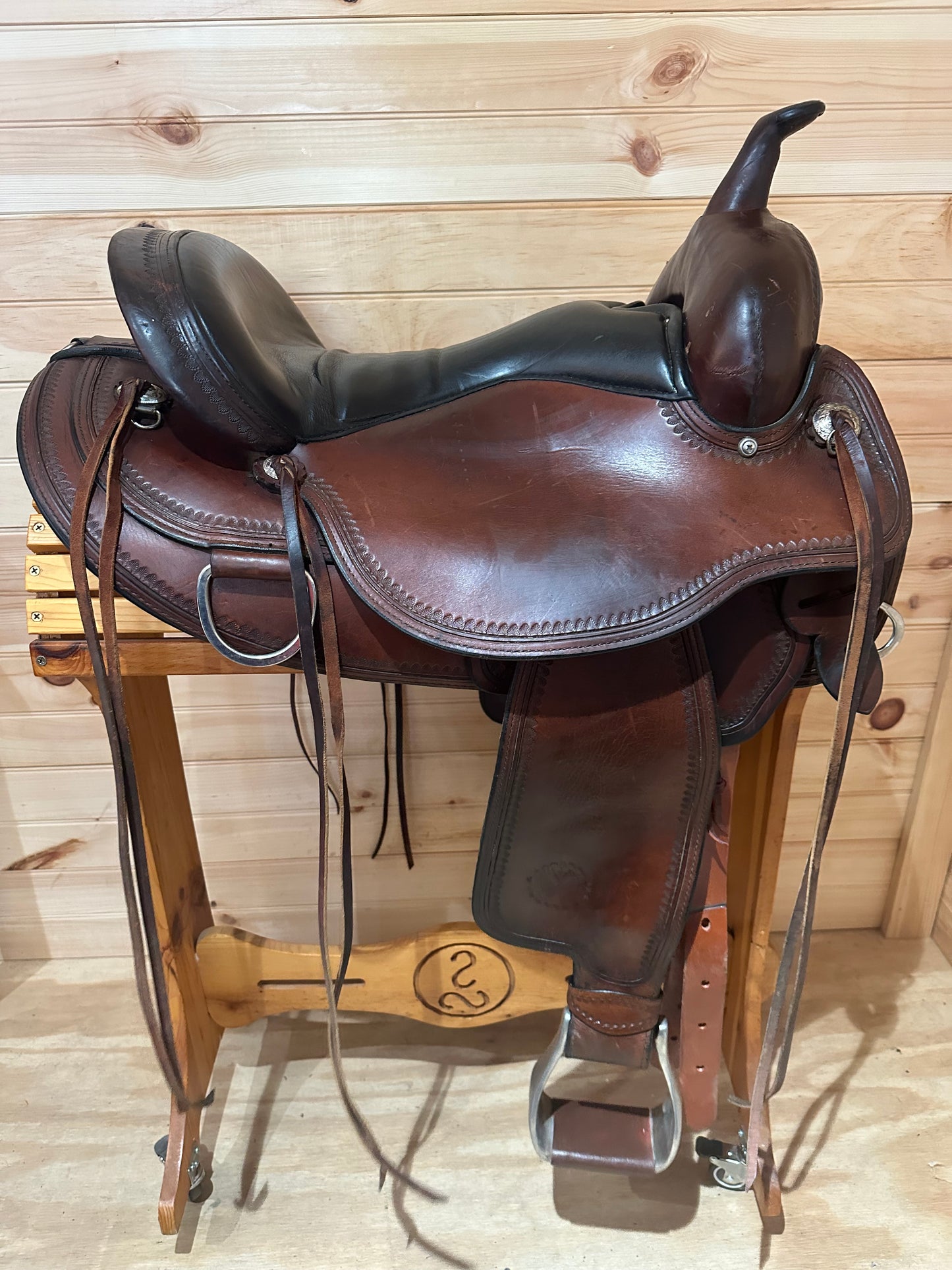 16” Circle Y Omaha Flex2 Western Trail Saddle model 1554