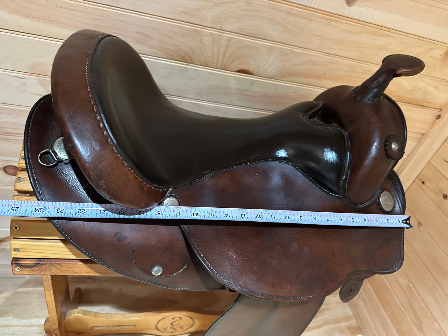 17” Circle Y Arabian Round Skirt Western Trail Saddle Model 2131