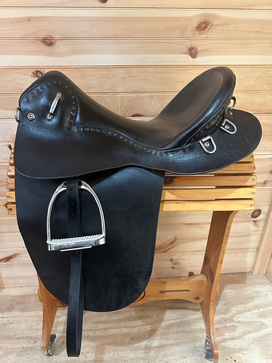 17” Large Steele Plantation Endurance Trail Saddle