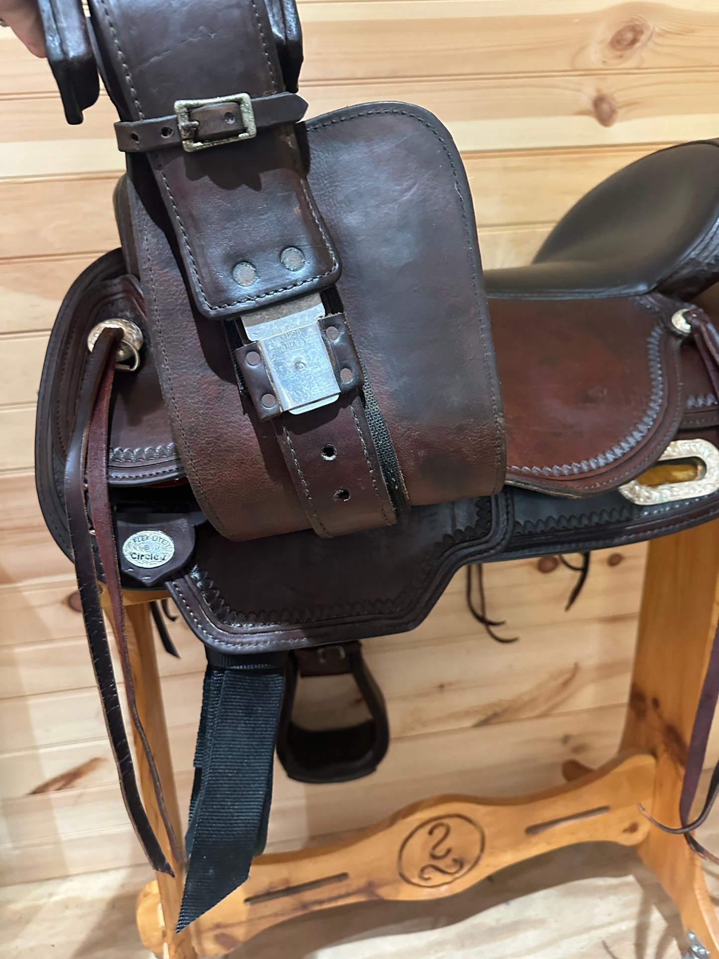 17” Circle Y Omaha Flex-Lite Round Skirt Western Trail Saddle Model 1554