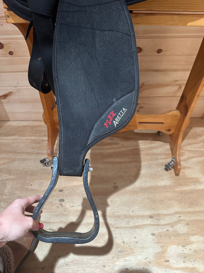 17” Abetta Flex Lightweight Round Skirt Trail Saddle