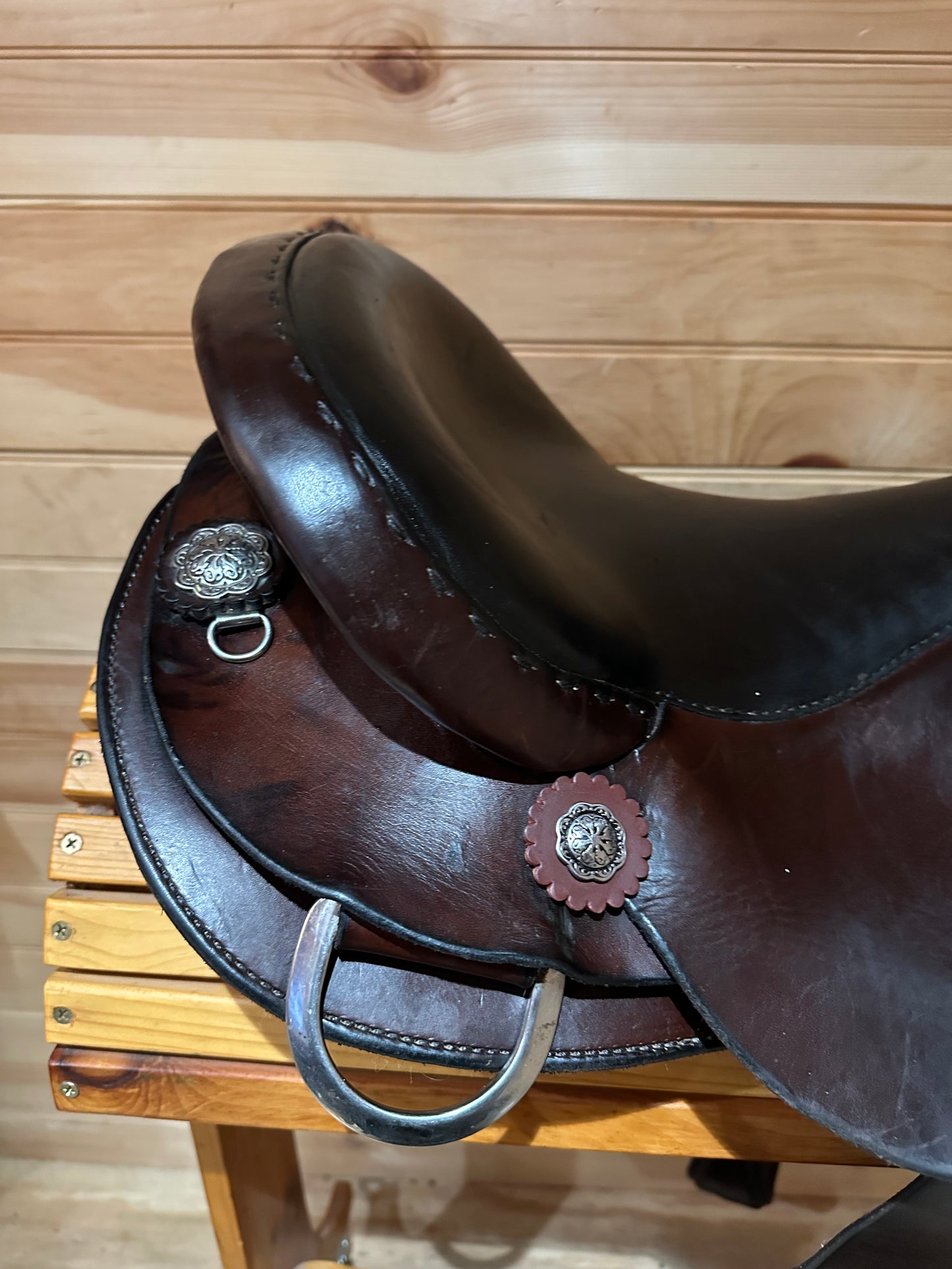 16.5” Allegany Mountain Saddlery Wade Trail Saddle