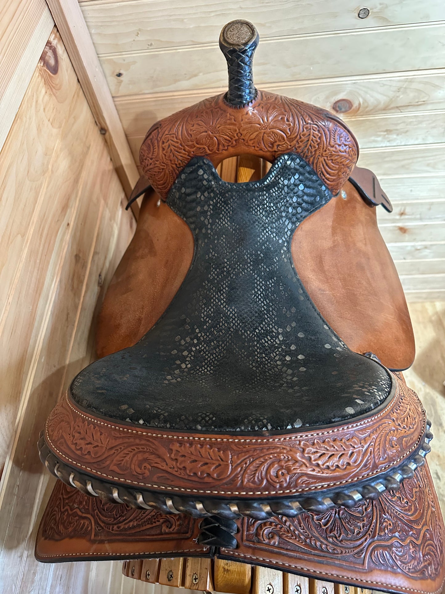 16” Circle Y High Horse Jewel Western Barrel Saddle Model 6224 (2017)