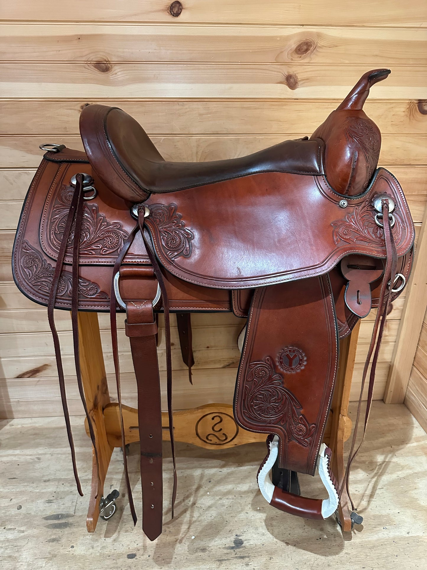 17” Circle Y Flex2 Cactus Flower Western Trail Saddle Model 1659