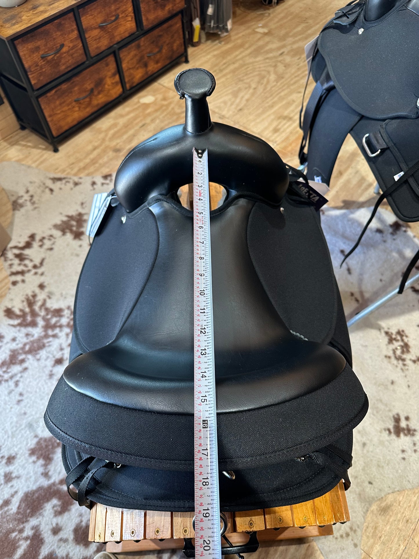 Abetta Trail Finder Saddle 20556BK