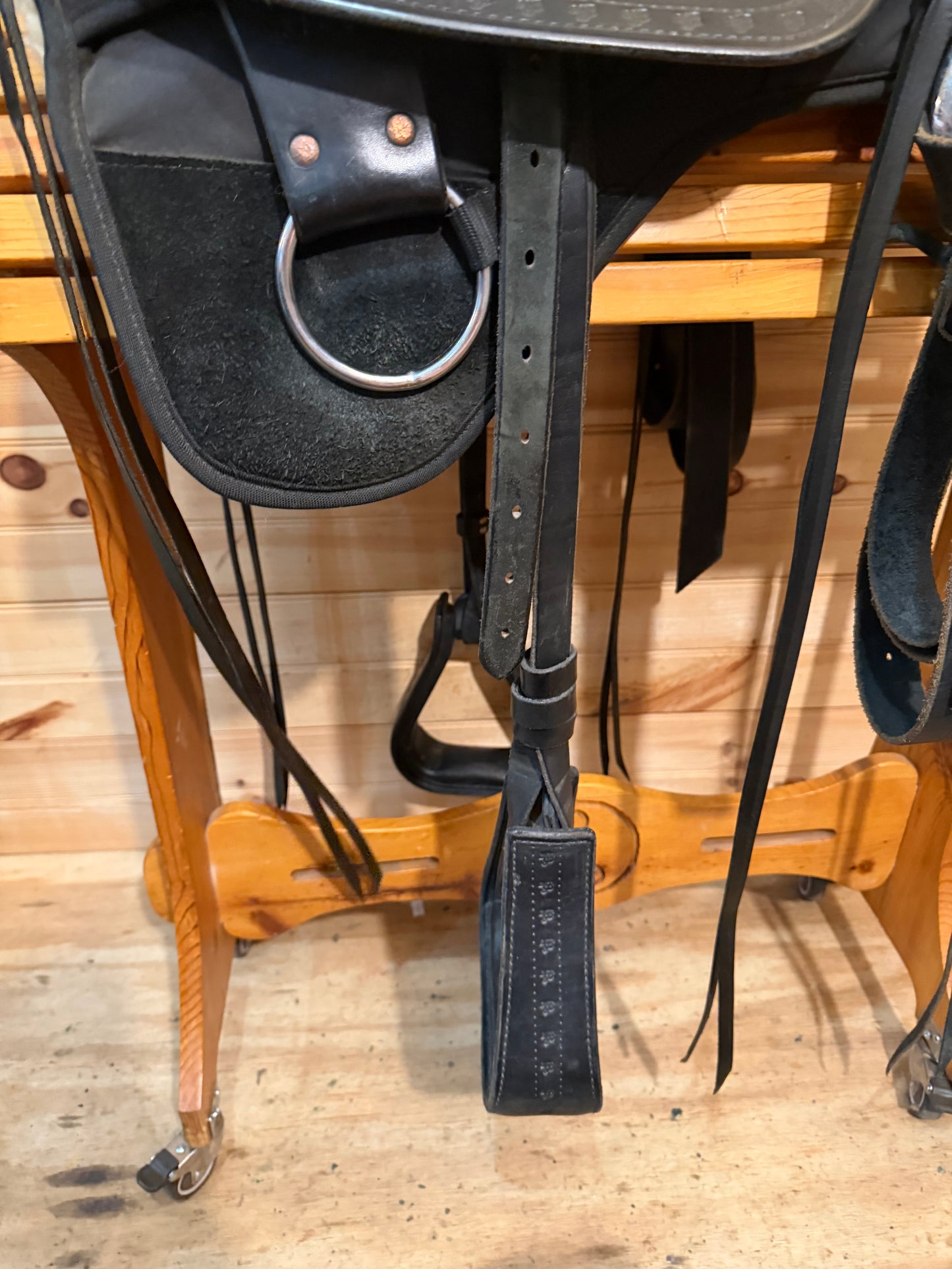 16” Imus 4-Beat Elite Gaited Endurance Trail Saddle & Breastcollar