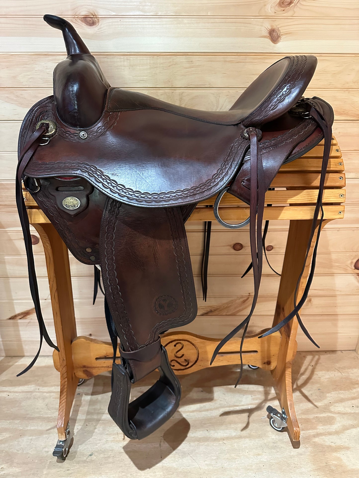 16” Circle Y Flagstaff Flex-Lite Western trail saddle Model 1571